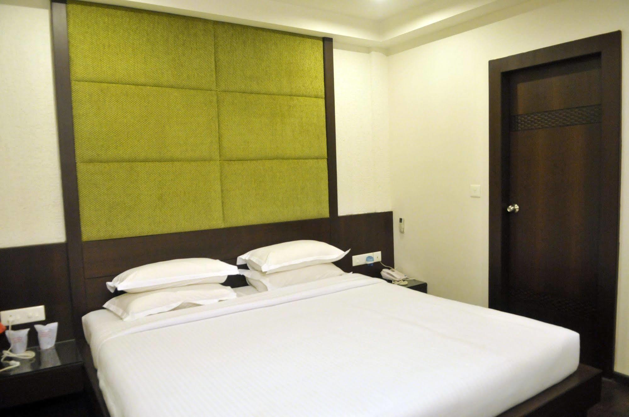 Treebo Trend Hotel Relax Inn Калькутта Экстерьер фото