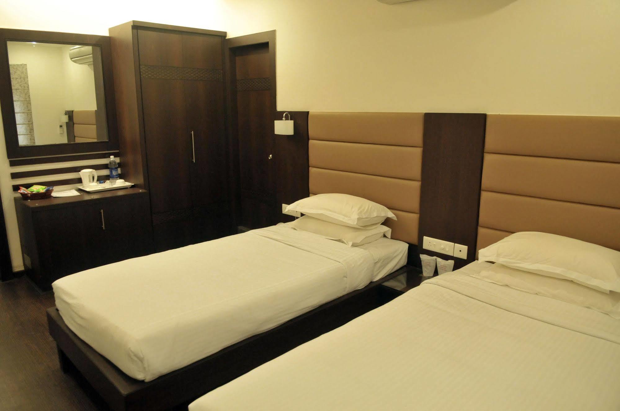 Treebo Trend Hotel Relax Inn Калькутта Экстерьер фото